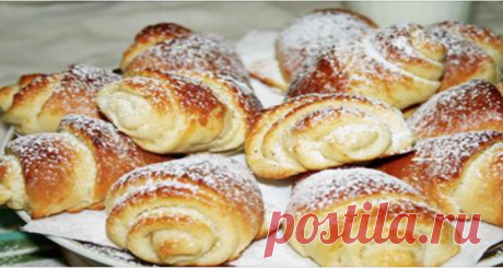 Вкуснейшие булочки, приготовленные на основе дрожжевого теста — сладкие, нежные и очень мягкие