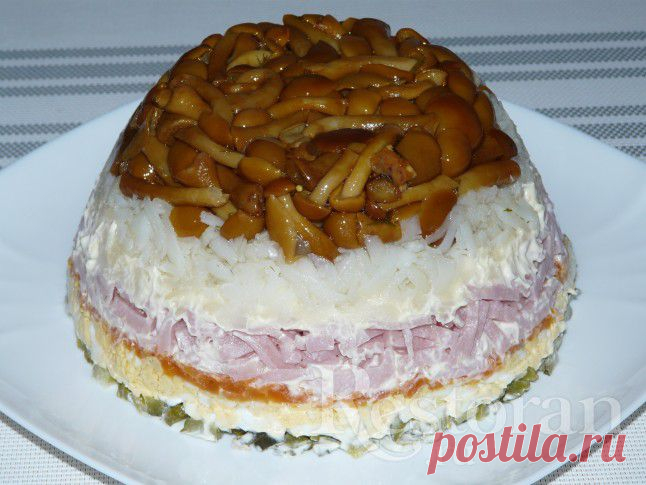 Рецепт: Салат с маринованными опятами