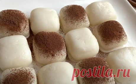 Превращаем стакан молока в десерт из кондитерской. Смешиваем с мукой и греем на сковороде. Всего 1 стакан молока легко будет превратить в десерт как из дорогой кондитерской. Нам не потребуются никакие сложные инструменты, просто смешаем его с мукой, прогреем на сковороде за 5 минут и почти готово.