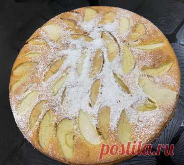 Бисквитный пирог с яблоками - на vse-o-ede-online.ru Рецепт. Бисквитный пирог с яблоками готовится просто и легко. В итоге получается пышный и нежный, а яблочный аромат манит к себе. Не будет лишним на Вашем столе.