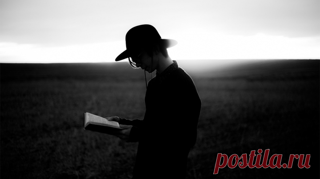 «Забыл, что женат». Интересные факты и истории о работе мозга У вас в голове находится самый невероятный компьютер на Земле. Он обладает возможностью запоминать миллиарды единиц информации и извлекать их практически мгновенно. Он может распознать шум или запах, рукописный текст или рисунок гораздо быстрее и более надежно, чем электронные компьютеры. Конечно, это ваш мозг. Он настолько сложный, что лишь несколько лет назад ученые стали понимать, как он работает и на что способен. Вот несколько…