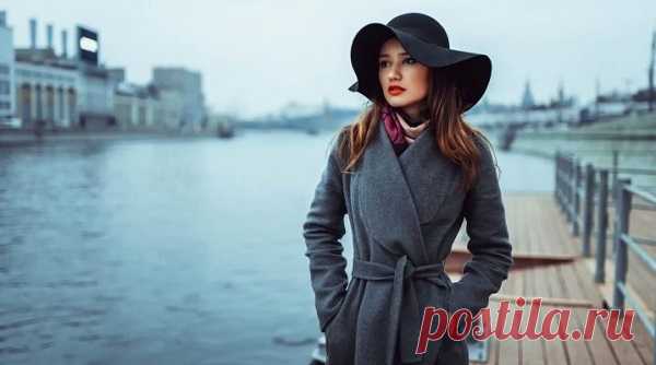 Модная верхняя одежда на осень 2019 Модные тенденции сезона осень 2019 приготовили немало сюрпризов в дизайне верхней одежде. Сейчас мы расскажем обо всех ключевых новинках! Топовая палитра