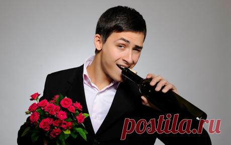 витас , букет  красных роз и бутылка в виде микрофона