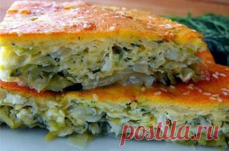 Капустный пирог " Остановиться невозможно"

Ингредиенты:
-Капуста белокoчанная (молодая) — 500 г
-Яйцо — 3 шт
-Сметана — 5 ст. л.
-Майонез — 3 ст. л.
-Мука — 6 ст. л.
-Соль — 1 ч. л.
-Разрыхлитель теста — 2 ч. л.
-Укроп — 1/2 пуч.
-Кунжут (для посыпки)

Приготовление:
Капусту нашинковать, подсолить и слегка обмять.
Добавить мелко нарезанную зелень.
Яйца взбить в однородную массу.
Добавить остальные ингредиенты и замесить тесто.
Форму смазать сливочным маслом и выложить в н...