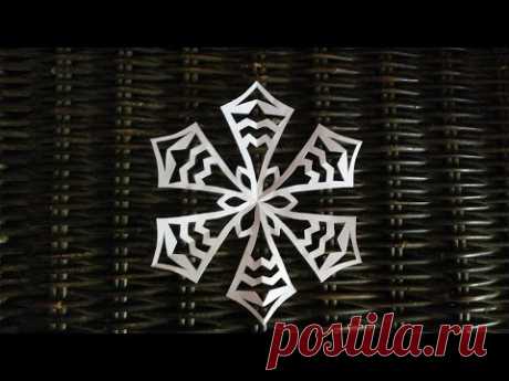 КАК ВЫРЕЗАТЬ СНЕЖИНКУ ИЗ БУМАГИ ПРОСТАЯ How to cut snowflakes