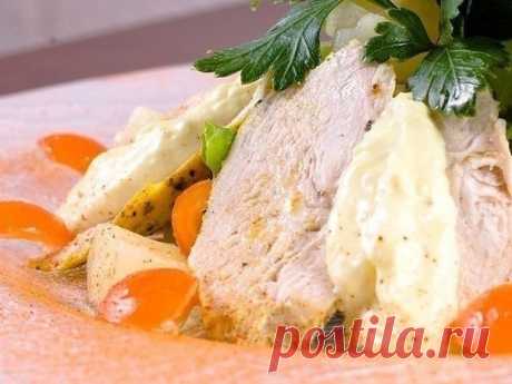 Куриные грудки по особой технологии.
Мясо получается сочное, вкусное, больше похожее на ветчину, чем на курицу.