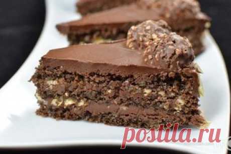 Торт "Ferrero rocher"

Ингредиенты:
- 5 больших яиц
- 6 столовых ложек сахара
- 1,75 стакана смолотого фундука
- 2 столовых ложки муки
- 2 столовых ложки какао-порошка
- 2 чайных ложки разрыхлителя
- 200 г несоленого сливочного масла комнатной температуры, 
- 280 г горького шоколада
- 7 столовых ложек нутеллы
- 200-220 г вафель, наломать до состояния крошки 
- 10 конфет Ferrero Rocher

Яйца взбейте с сахаром до увеличения массы втрое. 
Муку, какао и разрыхлитель смешайте. ...