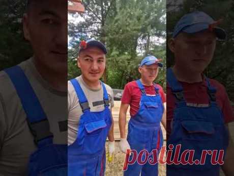 Обработка древесины при монтаже кровли. #кровля #roof #rooftop #работа #строительство #стропила