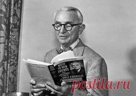 Вы счастливы или несчастны не благодаря тому, что вы имеете, и не в связи с тем, кем являетесь, где находитесь или что делаете; ваше состояние определяется тем, что вы обо всем этом думаете.

Дейл Карнеги