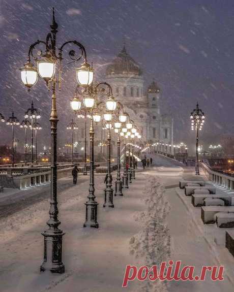 Патриарший мост. Москва.
📷 Елена Крижевская