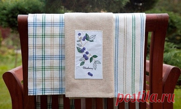 Как легко и быстро отбелить кухонные полотенца и избавиться от трудновыводимых пятен ? 

Попробуйте постирать полотенце так: в большой таз насыпать 

3 ст. ложки стирального порошка, 
3 ст. ложки отбеливателя для белья
3 ст. ложки пищевой соды,
3 ст. ложки обычного растительного масла.

Залить очень горячей водой или кипятком из чайника. 
На ночь замачить полотенца, а утром стирать их в стиральной машинке (автомат) в режиме быстрой стирки. 

Попробуйте, и вы не пожалеет! Т...