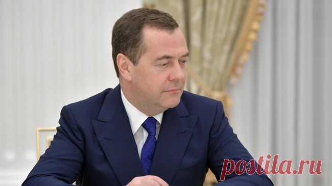 ИИ пока не может предсказывать политические события, считает Медведев