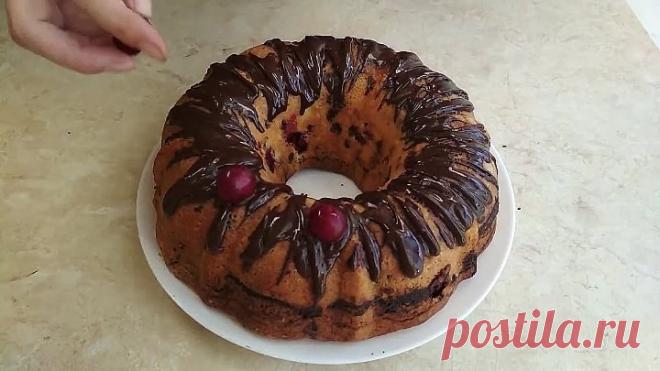 Кекс в шоколадом и вишней