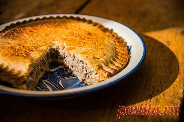 Мясной пирог Ингредиенты:для теста: топленое сливочное масло - 0,5 стакана сметана - 1 стакан яйца - 1 шт. сода - 0,25 ч. л. соль - 0,25 ч. л. мука - 2,5 стаканадля начинки: баранина - 0,5 кг лук - 2 шт. картофель - 2 шт. соль - 1 ч. л. молотый перец - 0,5 ч. л. молотый тмин - 0,5 ч. л. яйца - 1...