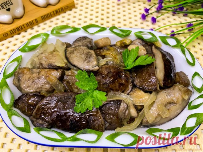 Как вкусно пожарить белые грибы на сковороде Из белых свежих грибов, жаренных на сковороде с луком, получается не только вкусное, но и сытное блюдо, несмотря на небольшую калорийность. Такие свежие грибочки с легкостью можно приготовить в качестве самостоятельного горячего или холодного блюда. Ингредиенты Понадобится для рецепта: белые грибы