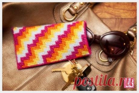 Яркий чехол