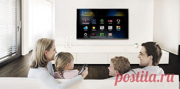 Т2 тюнер необходим для того, чтобы принимать телевизионные сигналы, которые передаются в разных форматах, а также выводить изображение на экран. Данное устройство представляет собой «преемник» предшествующего ему формата DVB-T, на сегодняшний день встроенного уже в любой современный телевизор. Эти два формата