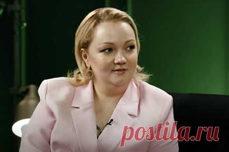 Участница «Женского стендапа» на ТНТ рассказала о неудачном кастинге. Участница программы «Женский стендап» на ТНТ Варвара Щербакова заявила, что однажды ее не взяли в судебную передачу «Тест на отцовство» канала «Домашний». По словам юмористки, она пробовалась на роль истца в передаче. Щербакова записала на видео трехминутные пробы, где рассказала историю своей героини.