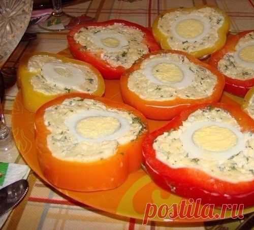 Перец с сырной начинкой и яйцом