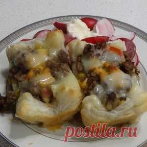 Слоеное мясо в слоеном тесте