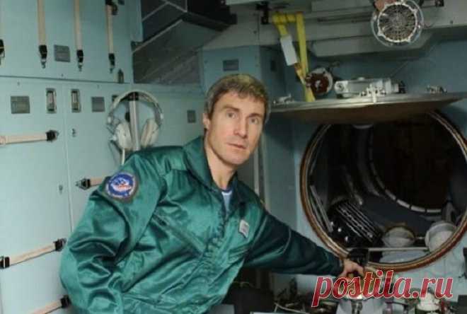 Российский космонавт, которого «забыли» в космосе Невероятно, но факт В декабре 1990 года Крикалев начал подготовку к участию в девятой экспедиции на станцию «Мир». «Союз ТМ-12» был запущен 19 мая 1991 года с командиром Анатолием Павловичем Арцебарским, бортинженером Крикалевым и британской астронавткой Хелен Шарман...