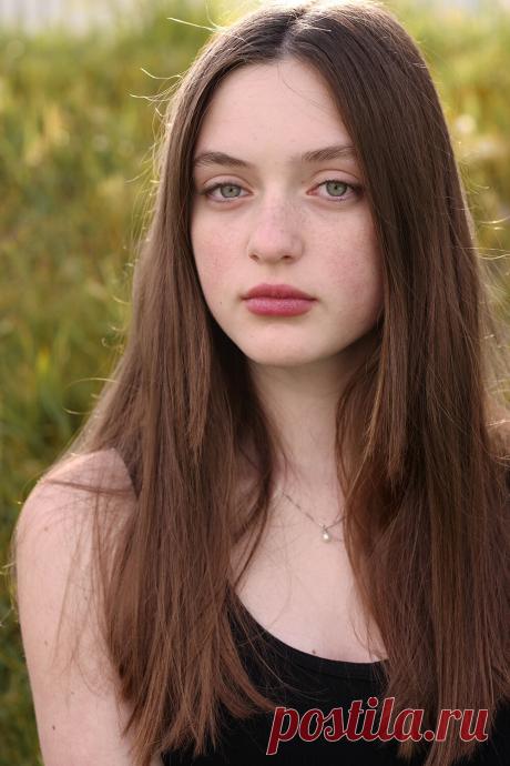 Лола Скай Рид