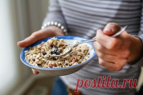 Как правильно питаться в ноябре, или 8 продуктов для хорошего настроения Согласно многим исследованиям, основная жалоба, которую мы, люди, предъявляем к последнему осеннему месяцу, так или иначе сводится к высокой утомляемости, низкой работоспособности, плохому настроению. Если объективных причин таким состояниям нет, скорее всего, виноват на самом деле ноябрь – с его ранними сумерками, серыми рассветами, холодными стальными днями. Способов бороться с подобными неприятност...