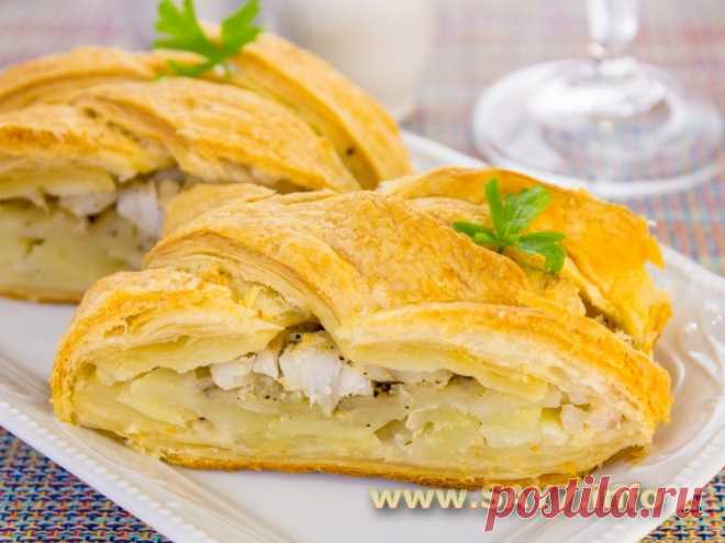 Слоеный пирог с рыбой и картофелем
