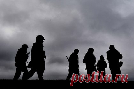 Россиянки добрались до зоны СВО ради встречи с мужьями и описали их состояние. Многие жены участников спецоперации (СВО) на Украине решают самостоятельно отправиться в населенные пункты, находящиеся неподалеку от зоны боевых действий, чтобы повидаться со своими супругами. Для этого они преодолевают тысячи километров и снимают жилье за большие деньги. Какими они видят мужей?