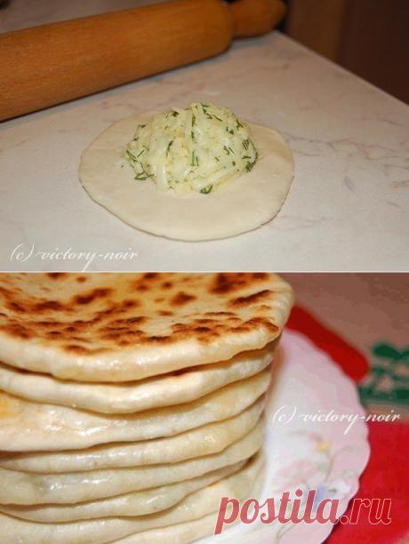 Невероятно вкусная вещь хичины с сыром и зеленью, и еще с картошкой и зеленью к ужину