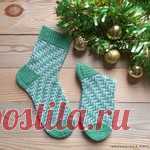 Вяжем красивые носочки с двухцветным узором 
