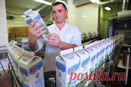 Назван вид самого безопасного для организма молока. Терапевт Светлана Павличенко и эксперт в области производства пищевой упаковки Александр Гельфанд рассказали, чем ультрапастеризованное молоко отличается от обычного. Они отметили, что при ультрапастеризация убивает все микробы в продукте, улучшая его вкус и сохраняя все полезные микроэлементы.