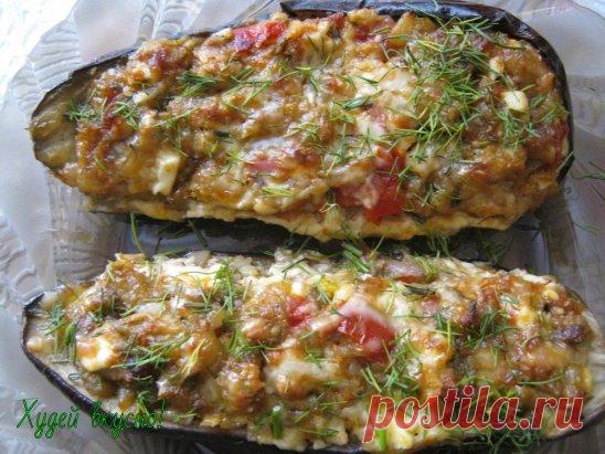 Баклажаны фаршированные по-каталонски😍😋
🔸на 100грамм - 121.54 ккал🔸Б/Ж/У - 7.01/8.54/4.13🔸
Ингредиенты:
Баклажаны — 2 шт
Лук — 1 шт
Чеснок — 3 зубчика
Помидор — 1 шт
Яйцо куриное — 2 шт
Масло оливковое — 30 г
Сыр — 100 г
Зелень — по вкусу
Приготовление:
1. Баклажаны разрезаем на две части и аккуратно, вырезаем середину.
2. Луковицу режем мелко, чеснок пропускаем через пресс и обжариваем на оливковом масле
3. Мякоть баклажана мелко нарезаем и тоже отправляем на сковородку. Тушим минуты три