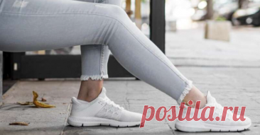 Как быстро очистить белую подошву кроссовок Светлый материал требует особого ухода.Наверное, у каждого из нас есть пара белых кед или кроссовок, которые подходят подо все. Но и уход за такой обувью специфический. Мы поговорили с...