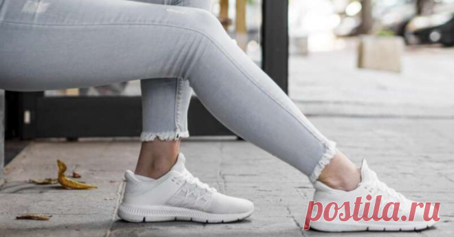Как быстро очистить белую подошву кроссовок Светлый материал требует особого ухода.Наверное, у каждого из нас есть пара белых кед или кроссовок, которые подходят подо все. Но и уход за такой обувью специфический. Мы поговорили с...