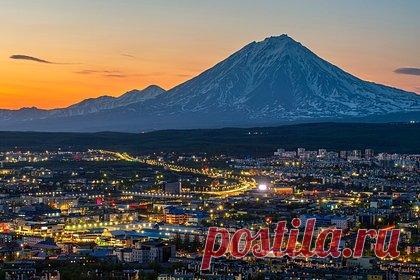 Россиянка рассказала о случившемся на Камчатке землетрясении. Жительница Усть-Камчатска рассказала о случившемся в Камчатском крае землетрясении магнитудой 5,3. По словам россиянки, несмотря на то, что ее квартира находится на втором этаже, она ощущала подземные толчки весьма отчетливо. Ход землетрясения она описала фразой «гремела мебель».