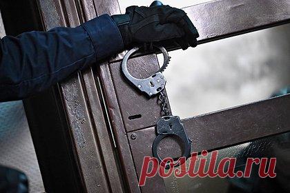 Глава российского морга организовал платные вскрытия и отделался условным сроком. Суд в Петербурге приговорил к 1,5 года лишения свободы условно судмедэксперта Виктора Василенко, организовавшего внеочередные платные вскрытия на территории больницы. Врача признали виновным по части 1 статьи 285 УК РФ («Злоупотребление должностными полномочиями»). В зале суда он полностью признал вину.