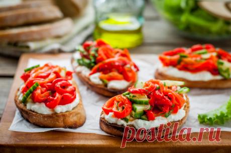 БРУСКЕТТА С ПЕЧЕНЫМ ПЕРЦЕМ