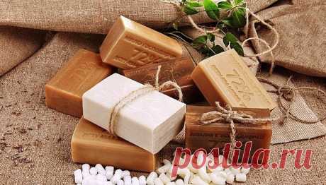 ХОЗЯЙСТВЕННОЕ МЫЛО! РЕЦЕПТЫ ЗДОРОВЬЯ!
Коричневые брусочки хозяйственного мыла у большинства из нас ассоциируются с временами тотального дефицита. Однако и сейчас это средство даст фору передовым новинкам бытовой химии. Что там говорить: хозяйственное мыло при копеечной стоимости — просто незаменимый продукт! Судите сами.
• Если смазать хозяйственным мылом мелкие царапины, порезы и ранки, то можно значительно снизить риск инфекции и ускорить заживление.
• Во избежание появл...
