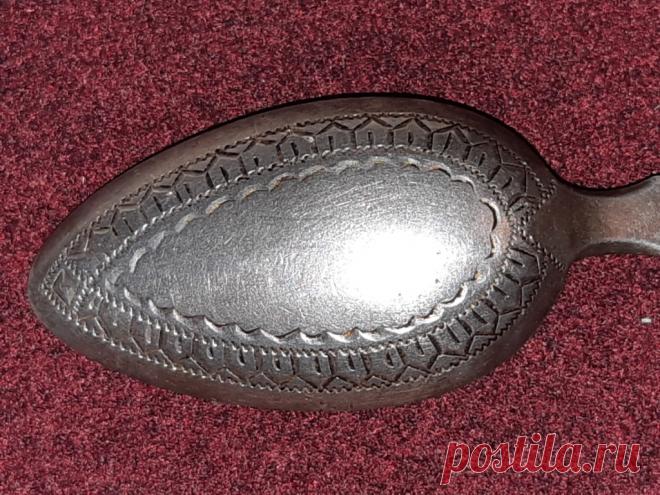 Ложка чайная. Орнамент. Российская Империя. 84 проба Клеймо. Штихель 
Вес : 26 грамм. 

Цена : 2800 руб.

Купить сейчас : 

#ЛожкаЧайнаяОрнамент #ЛожкаЧайнаяРоссийскаяИмперия #ЧайнаяЛожка84проба #ЧайнаяЛожкаКлеймоШтихель #СтариннаяЧайнаяЛожка