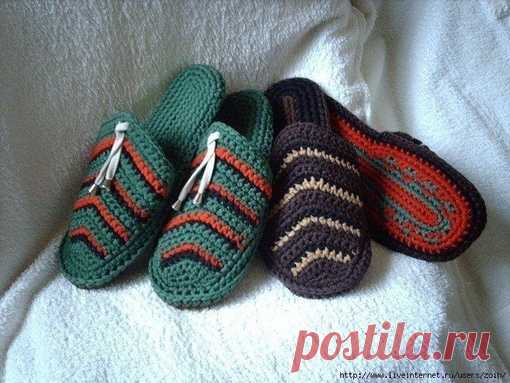 Вяжем тапочки крючком

Решила и я похвастаться своим рукоделием. Мои тапочки - шлёпанцы, я лично люблю такие тапочки, за то, что они легко снимаются и одеваются Честно говоря даже не знаю давать ли МК, думаю для тех кто вяжет, и так все понятно,а кто не умеет вязать, то после того как научится основным приёмам вязания, тоже разберется. И так, я дам только описание, а если потребуется МК , то сделаем и его по (просьбам так сказать)

Размеры набора петель приблизительны, зав...
