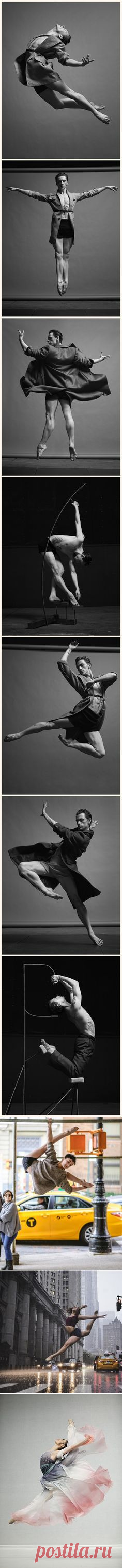 (2626) Gorgeous Portraits of Ballet Dancers Gracefully Moving through the Streets of Mexico City