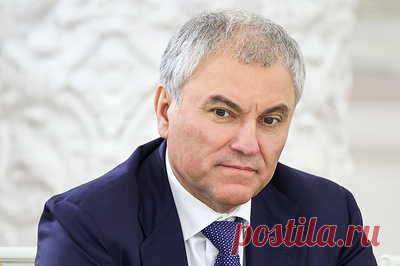 Володин попросил присмотреться к Минтруду из-за списка профессий для мигрантов. Депутаты Госдумы на пленарном заседании приняли во втором чтении законопроект, который освобождает от необходимости проходить тест на знание русского языка и истории России мигрантов, работающих в РФ в рамках квоты кабмина