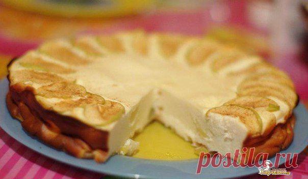 Творожно-яблочная запеканка с ароматом корицы.