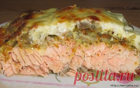 Готовим лосось с овощами под сметаной