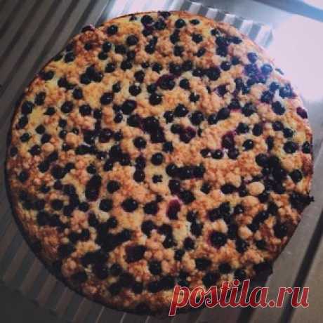 Тертый творожный пирог с черной смородиной - кулинарный рецепт