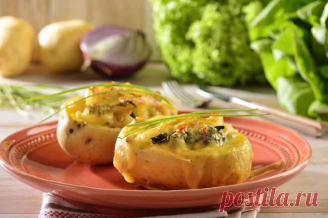 Вкусный фаршированный картофель: с сыром и помидорами