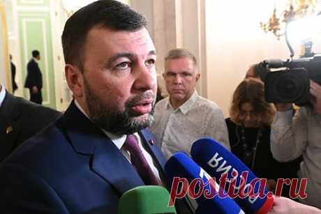 В ДНР приняли новую конституцию. Парламент Донецкой народной республики (ДНР) единогласно принял новую конституцию. По словам врио главы региона Дениса Пушилина, данный этап означает «возвращение Донбасса в лоно русской культурно-исторической традиции», а также достижение цели, к которой шли восемь лет.