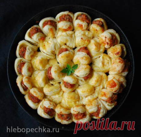 Пирог из слоеного теста с фаршем и сыром - Хлебопечка.ру