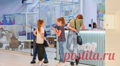 Собянин объявил о мерах поддержки досуговой деятельности торговых центров. Мэр Москвы Сергей Собянин в преддверии Дня работника торговли посетил торгово-развлекательный центр «Небо» в Солнцеве, где объявил о мерах поддержки досуговой деятельности торговых центров. Читать далее